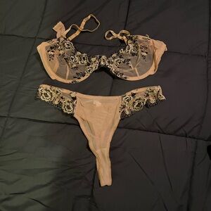 Elegant Floral Lace Lingerie Set - Cream and Black